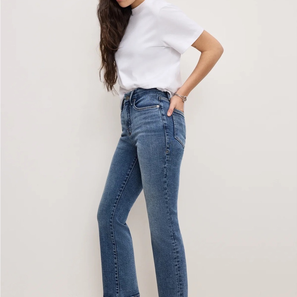 Good American Petite Straight Light Compression Jeans | Indigo Wash